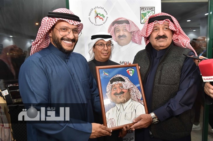 ‏تقديم لوحة فنية للشيخ أحمد اليوسف الصباح رئيس الاتحاد الكويتي لكرة القدم 
