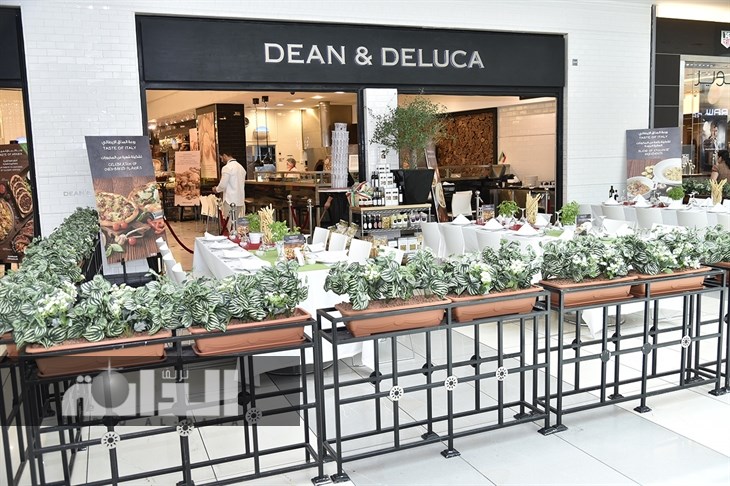 جانب من المطعم 