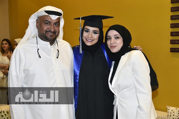 مريم الفيلكاوي ووالديها 