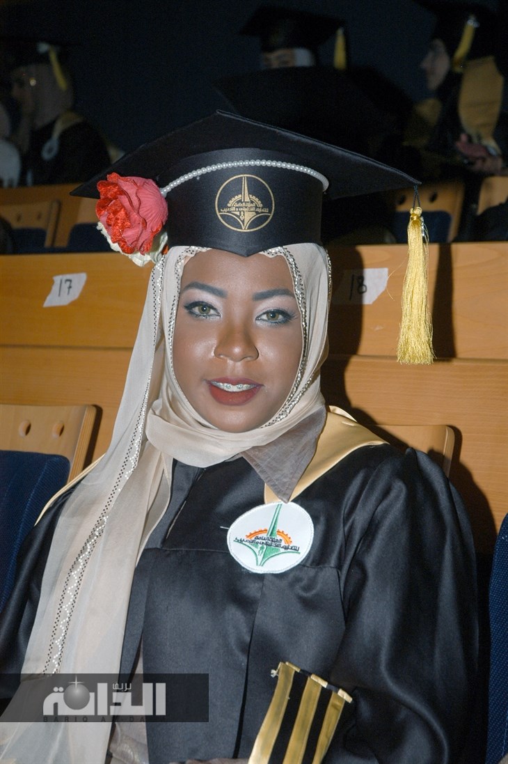 عذارى العنزى