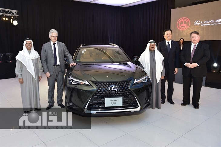 جماعية مع السيارة الجديدة